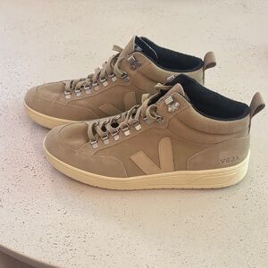 Veja Men's Beige High-Top Sneakers